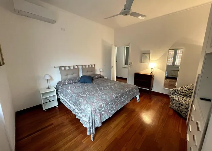 Desy Vatican House Apartment *