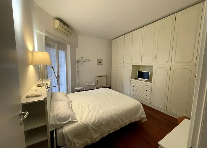 Desy Vatican House Rom